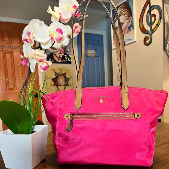 Michael Kors Kelsey Large Pink Nylon Saffiano Tote Travel Bag Tan Straps - Picture 1 of 11